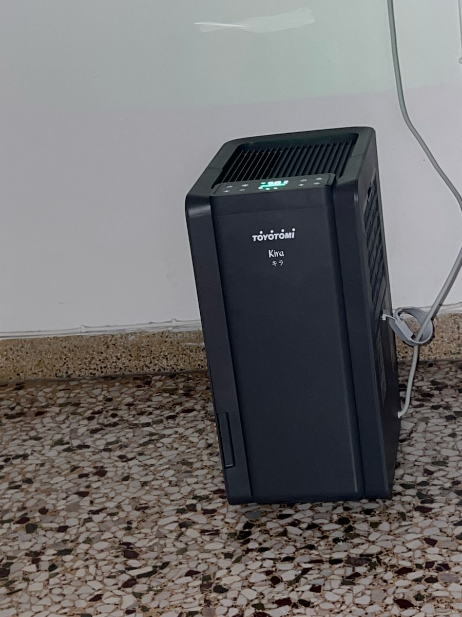 Toyotomi Kira Dehumidifier with Compressor Ionizer and Wi-Fi 18lt Gray