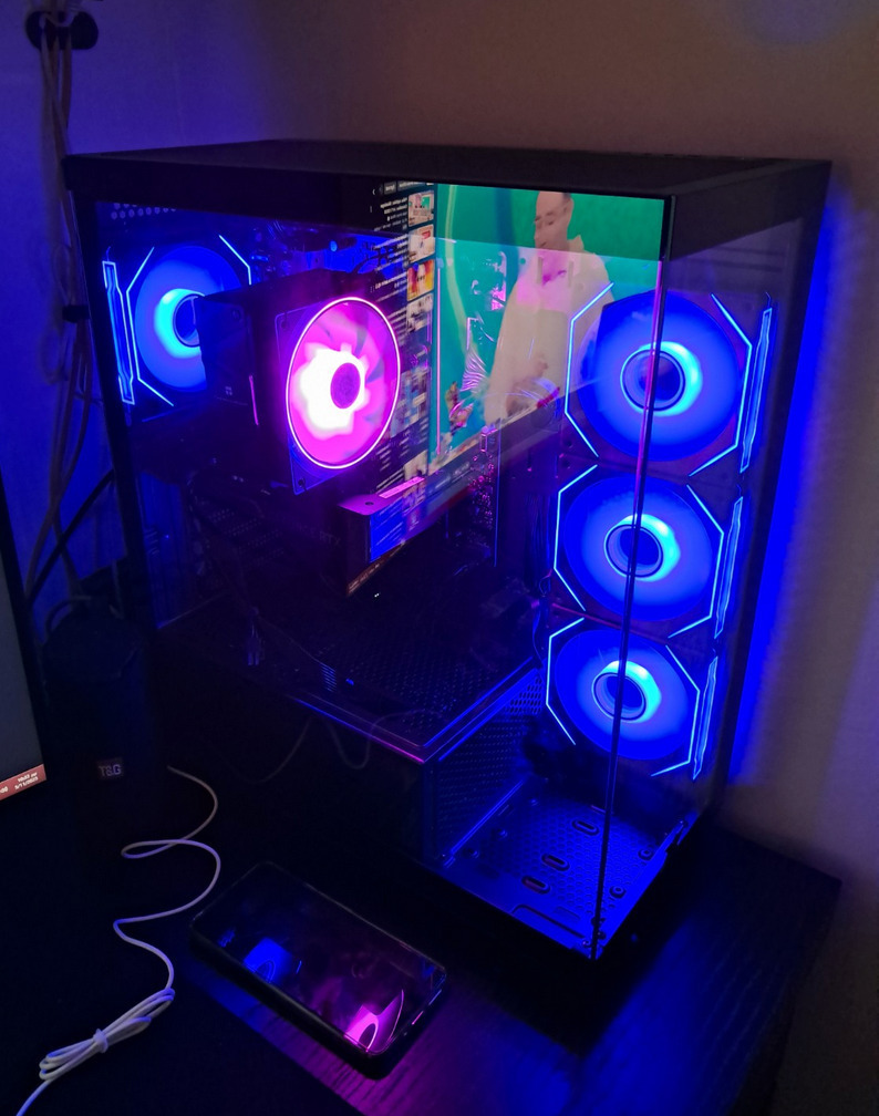 Vengeance Infinity-V8 Gaming Desktop PC (Ryzen 7-8700F/32GB DDR5/1.0TB SSD/GeForce RTX 5060/No OS)