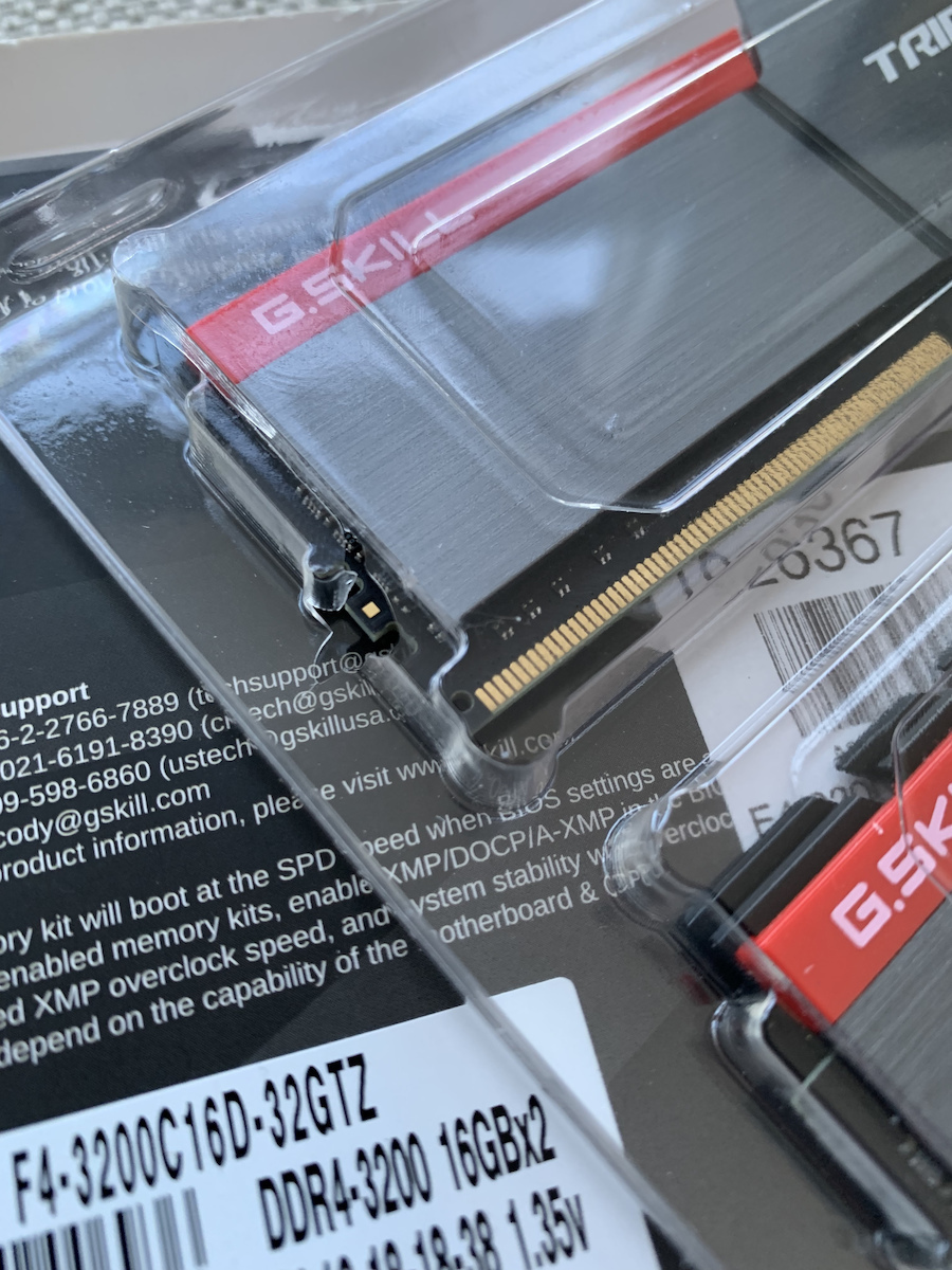 G.Skill Trident Z 32GB DDR4 RAM cu 2 module (2x16GB) și Viteză 3200 pentru Desktop