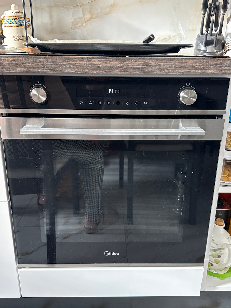 Midea Cuptor Deasupra Blatului 72lt L59.5cm.