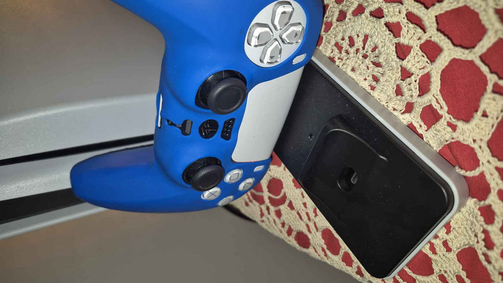 Dobe Charging Dock Charging Station for 2 controllers PS4 with LED lighting Black