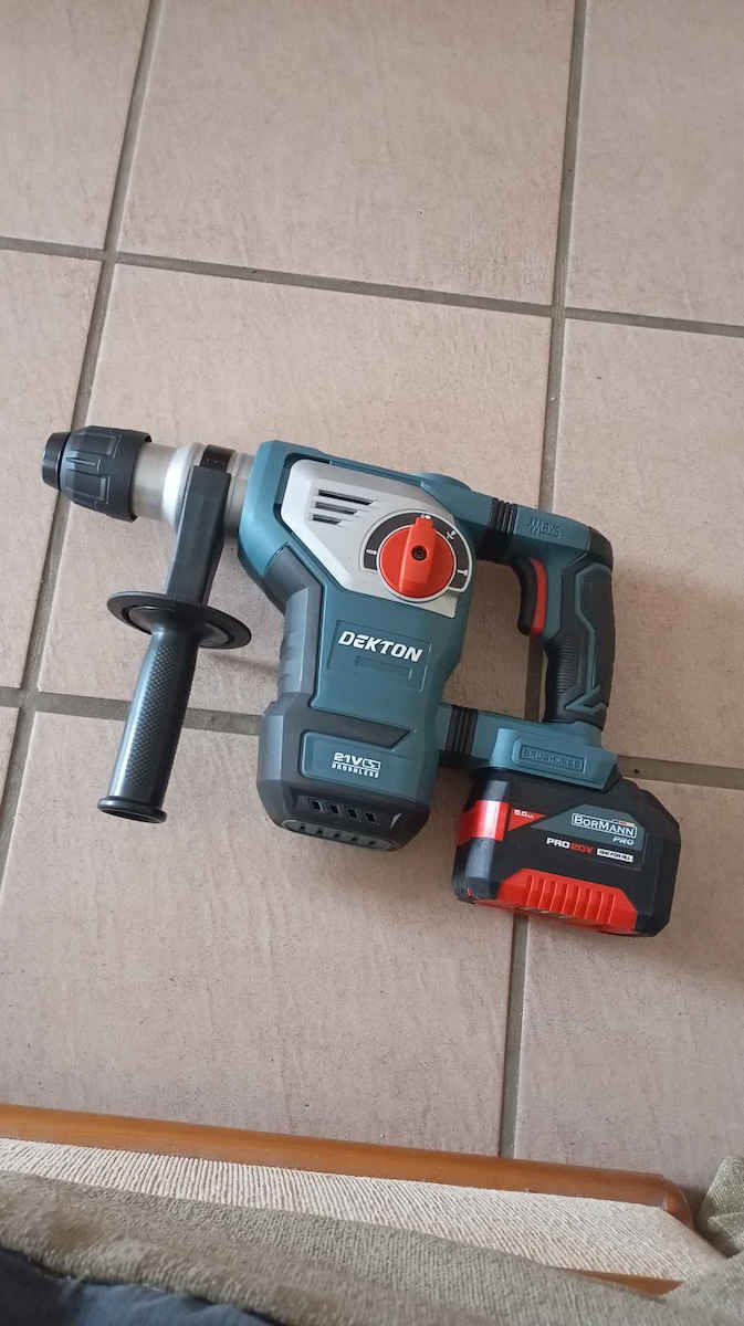 Bormann Pro BBP5335 Ciocan rotopercutor Baterie Fără perii 20V Solo cu Suport SDS Plus 083474