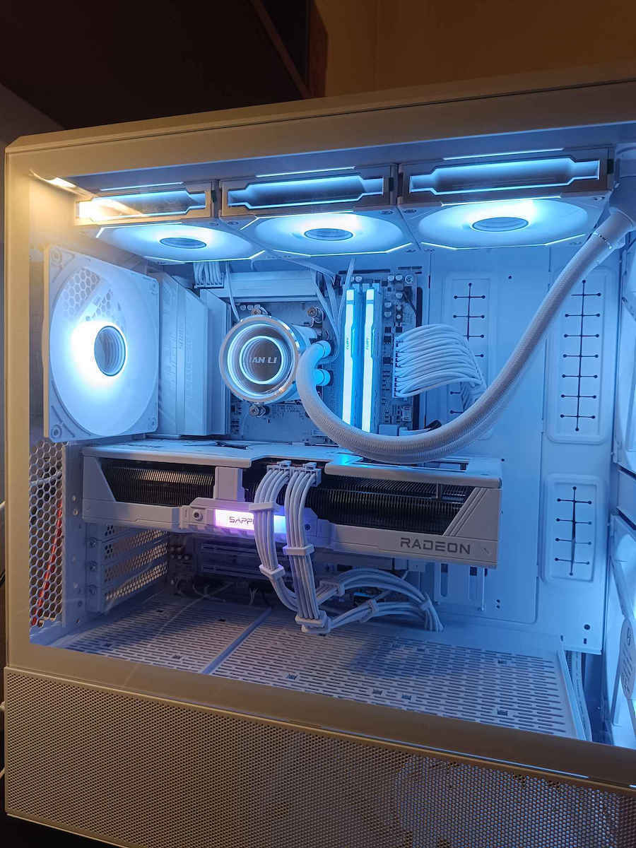 AMD Ryzen 7 9800X3D 4.7GHz Processor 8 Core for Socket AM5 Tray