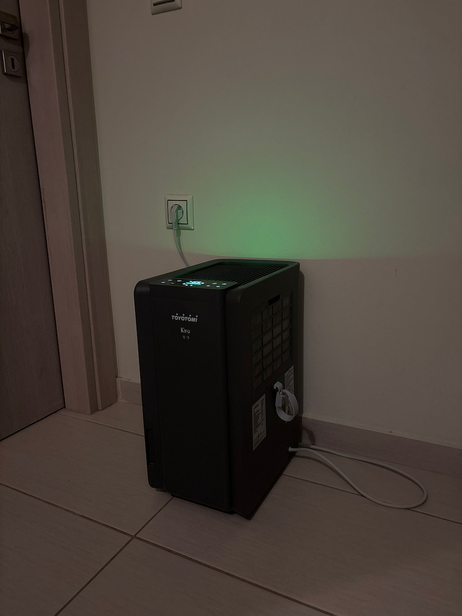 Toyotomi TDE-12BIVION Dehumidifier with Compressor Ionizer and Wi-Fi 12lt