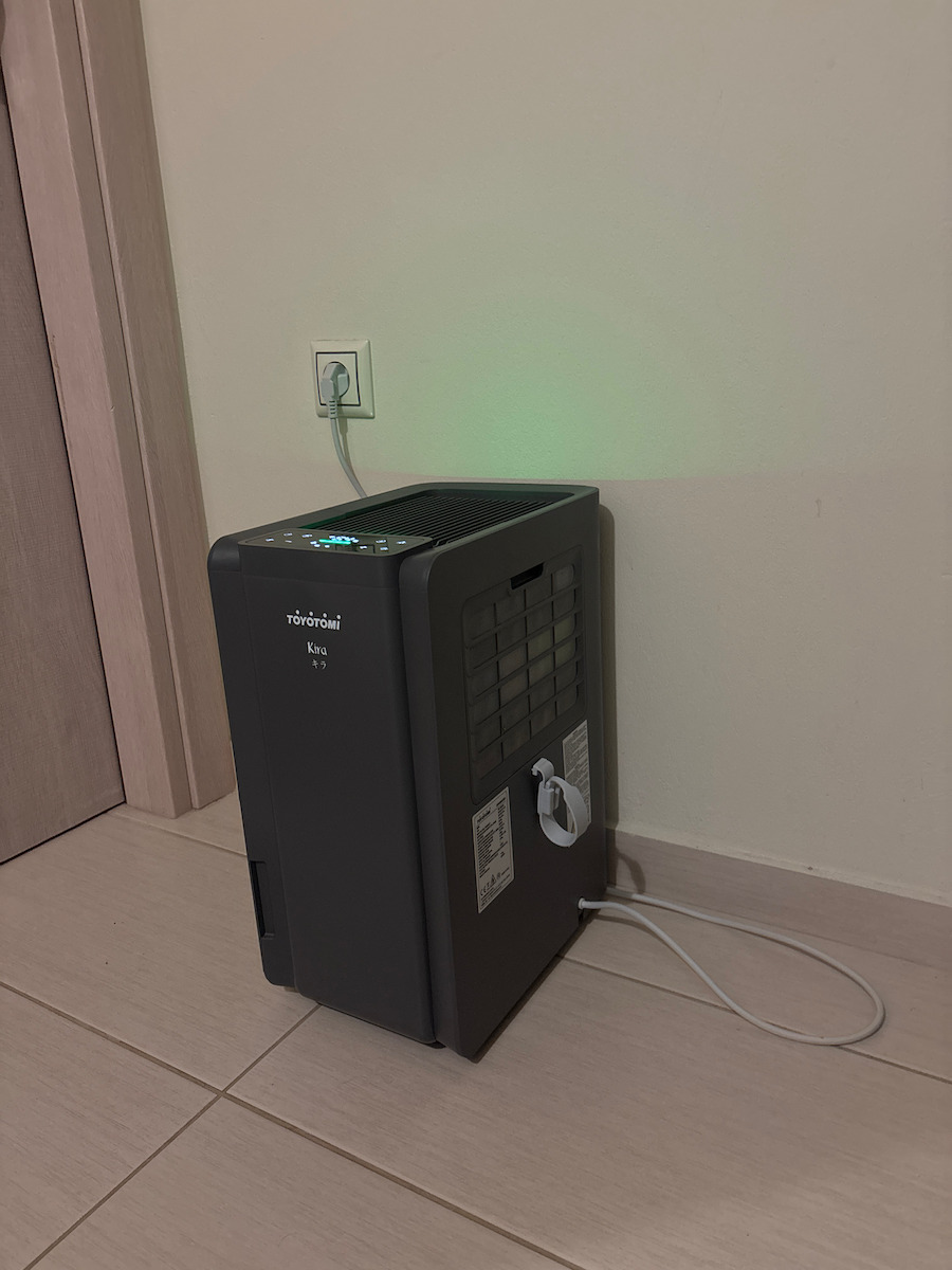 Toyotomi Kira Dehumidifier with Compressor Ionizer and Wi-Fi 18lt Gray