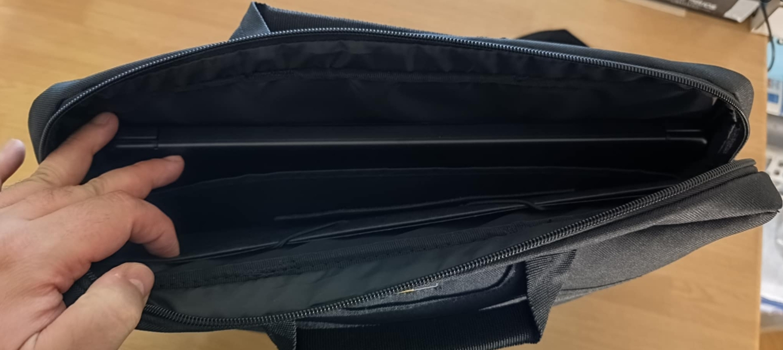 Case Logic TOP Loading Τσάντα Ώμου / Χειρός για Laptop 15.6" σε Μαύρο χρώμα