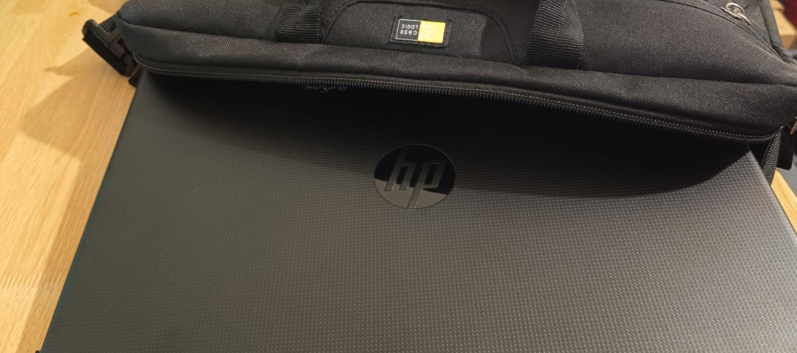 Case Logic TOP Loading Τσάντα Ώμου / Χειρός για Laptop 15.6" σε Μαύρο χρώμα