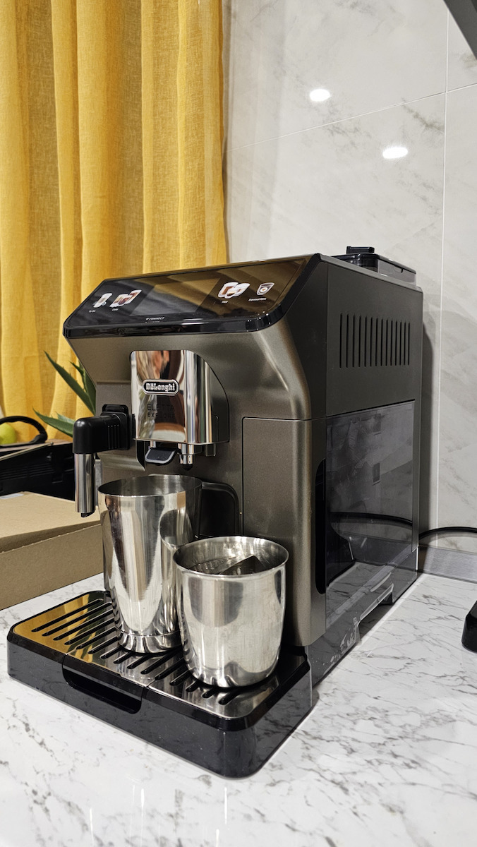 De'Longhi Eletta Explore Automatic Espresso Machine 1450W 19bar Pressure for Cappuccino with Grinder Titanium