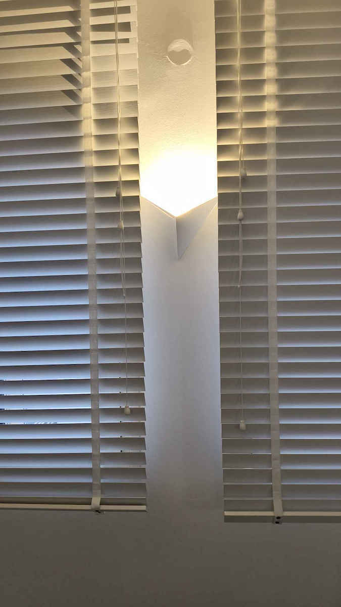 VK Lighting Μοντέρνο Φωτιστικό Τοίχου με Ενσωματωμένο LED και Θερμό Λευκό Φως 24.5x20.5εκ.