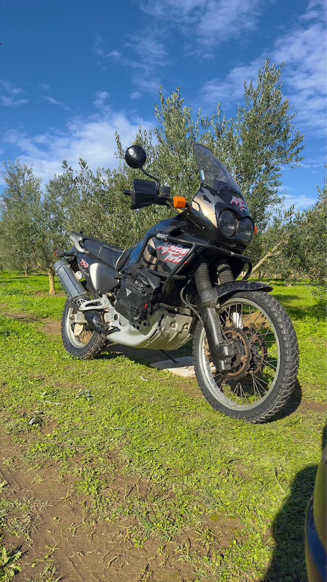 Givi Engine Protection Sliders with Logo for Engine Bars Pair