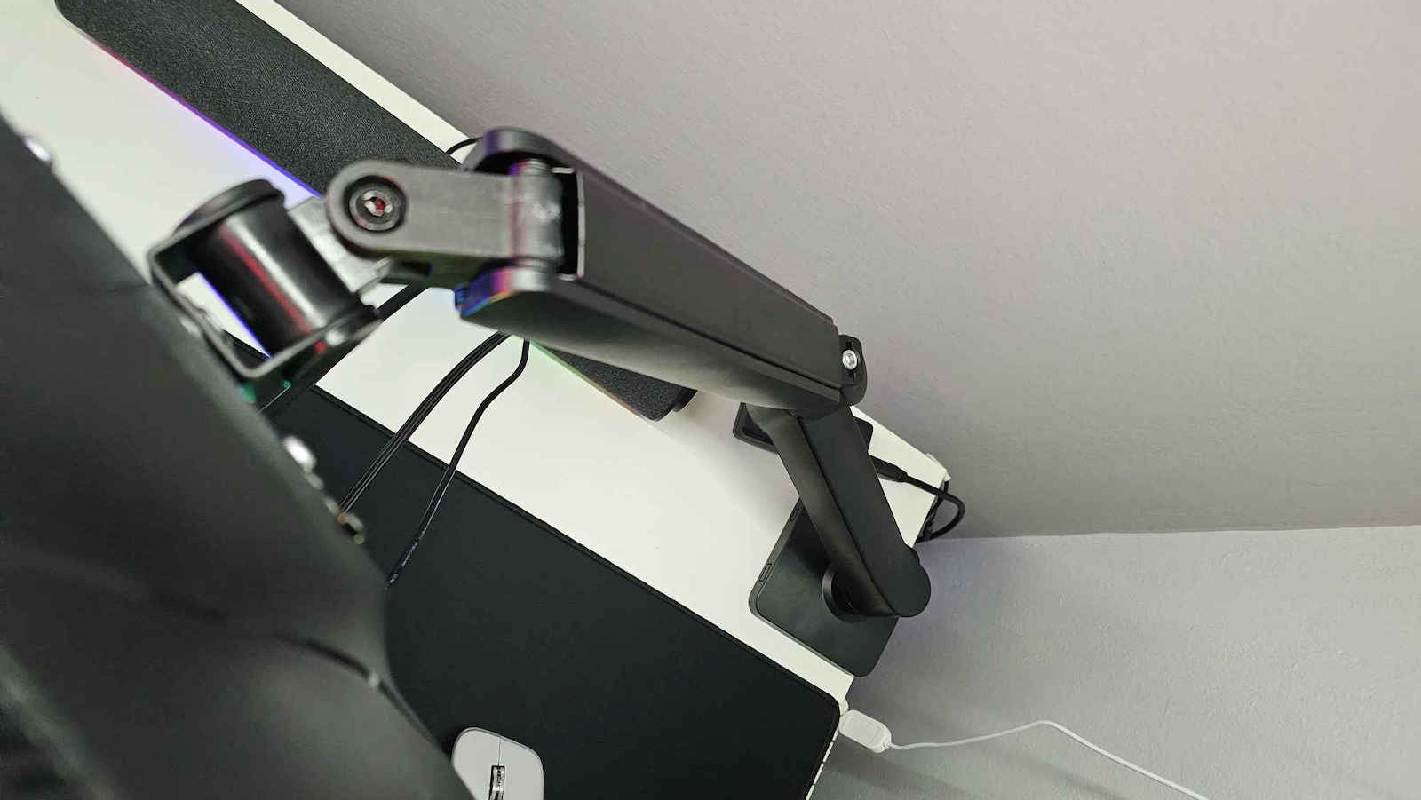 Brateck Halterung Auf dem Schreibtisch Monitor bis 32" (LDT97-C012E)