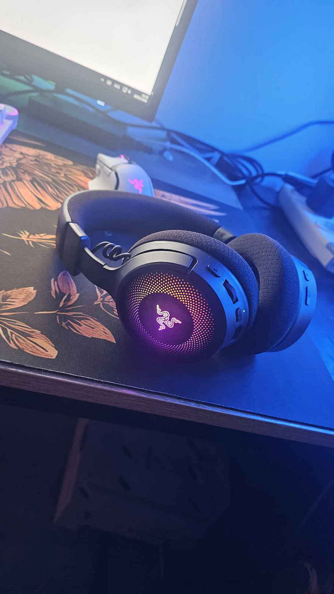 Razer Kraken V4 Wireless On Ear Gaming Headset with Bluetooth / USB Connectivity for PC / PS4 / PS5