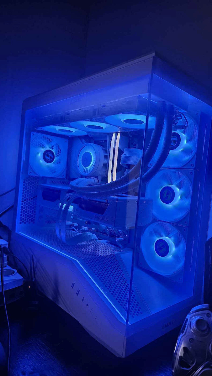 Lian Li Vector V100rx Gaming Midi Tower Кутия За Компютър Със Страничен Прозорец Бяла