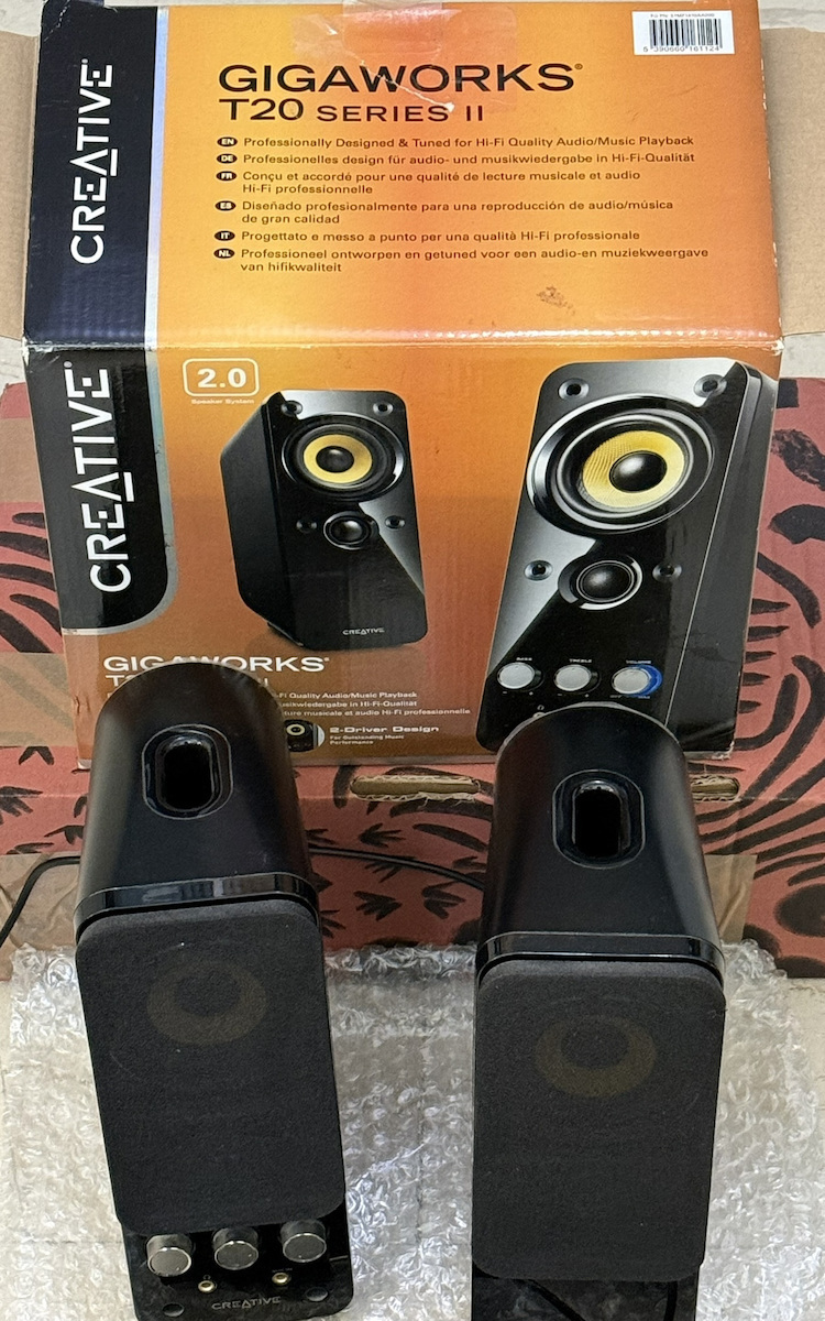 Creative GigaWorks T20 Series II Computerlautsprecher 2.0 mit Leistung 14W in Schwarz Farbe