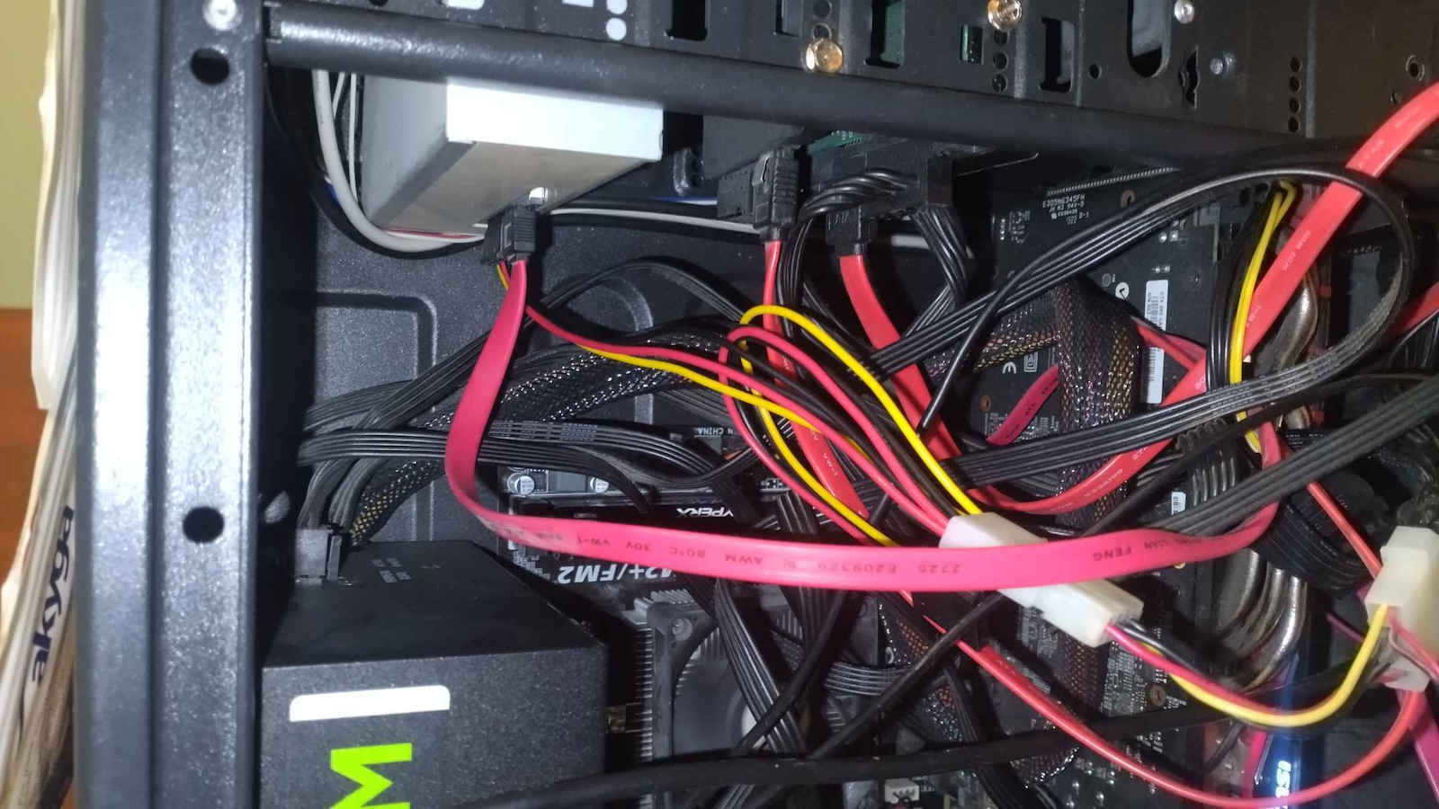 Powertech 4-Pin Molex - 15-Pin Sata Cable 0.2m Πολύχρωμο CAB-W003