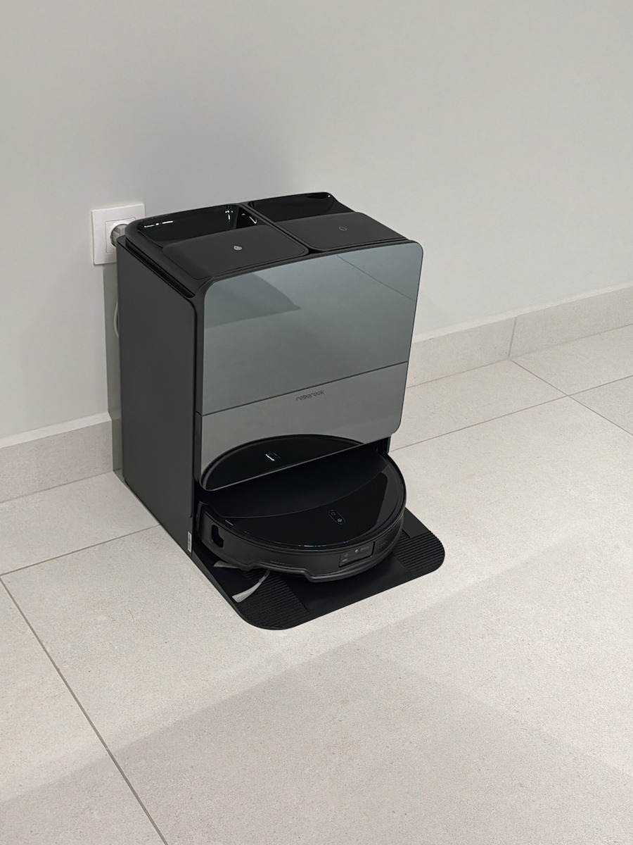 Roborock Saros 10r Robot Vacuum Cleaner with Visual Mapping & 19000Pa Suction Power Black