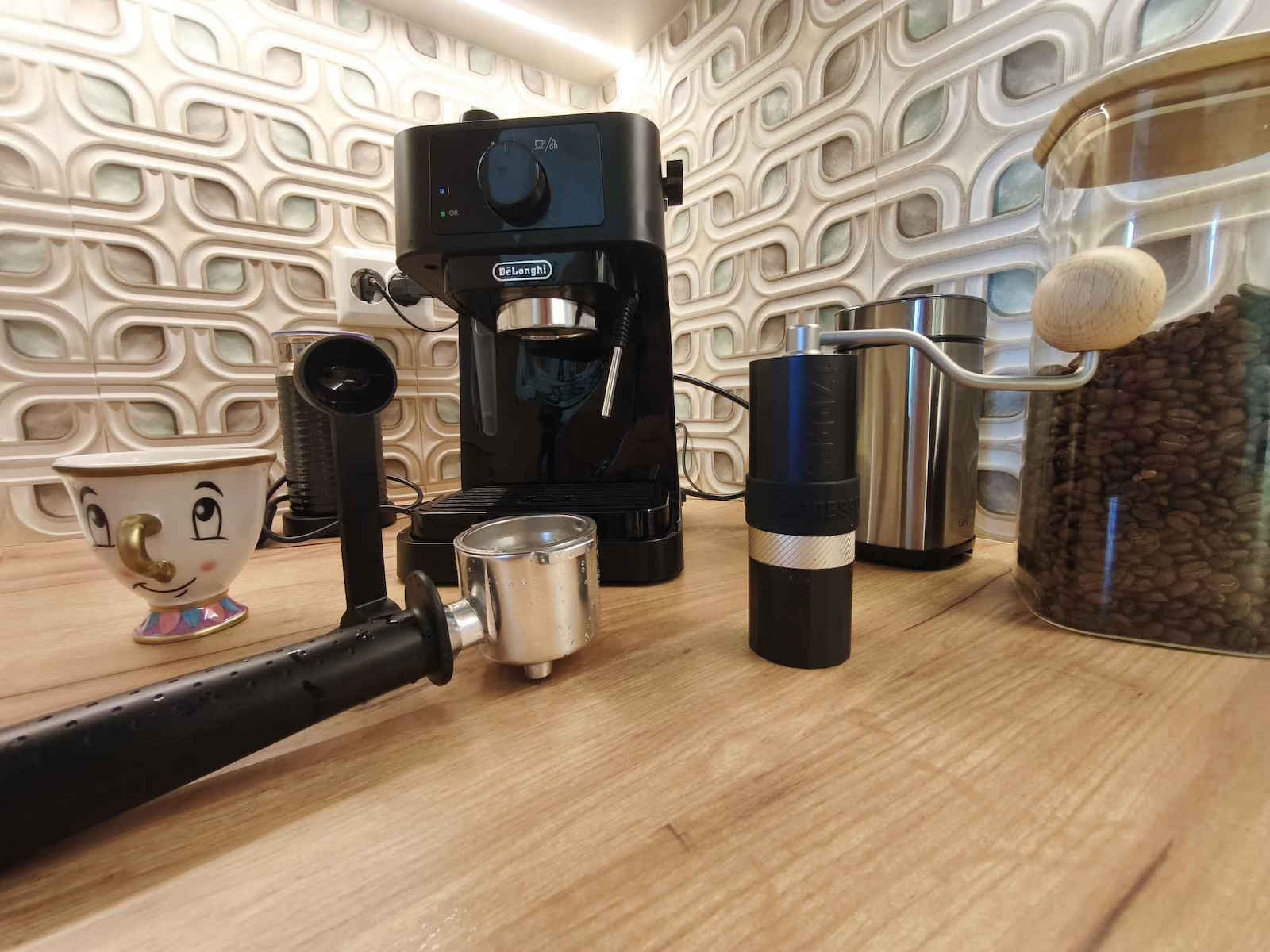 De'Longhi Stilosa Espresso Machine 1100W 15bar Pressure Black EC230.BK