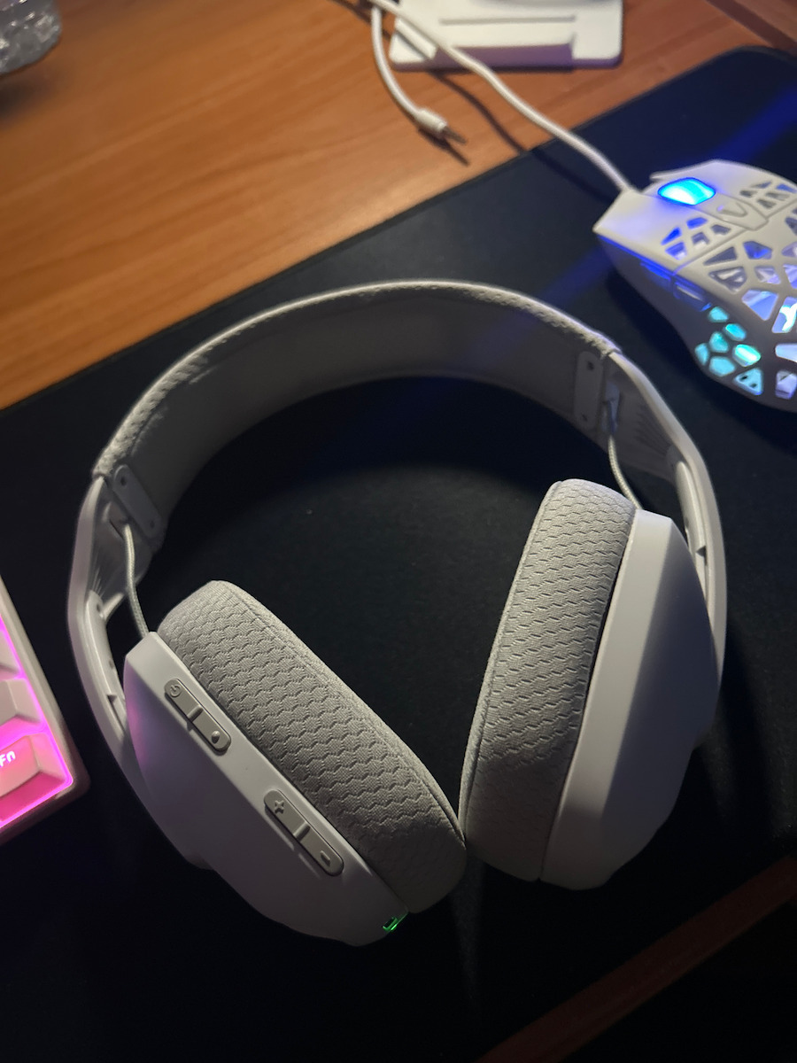 White Shark Butterfly Wireless Over Ear Gaming Headset with Bluetooth / USB Connectivity for PC / PS4 / PS5