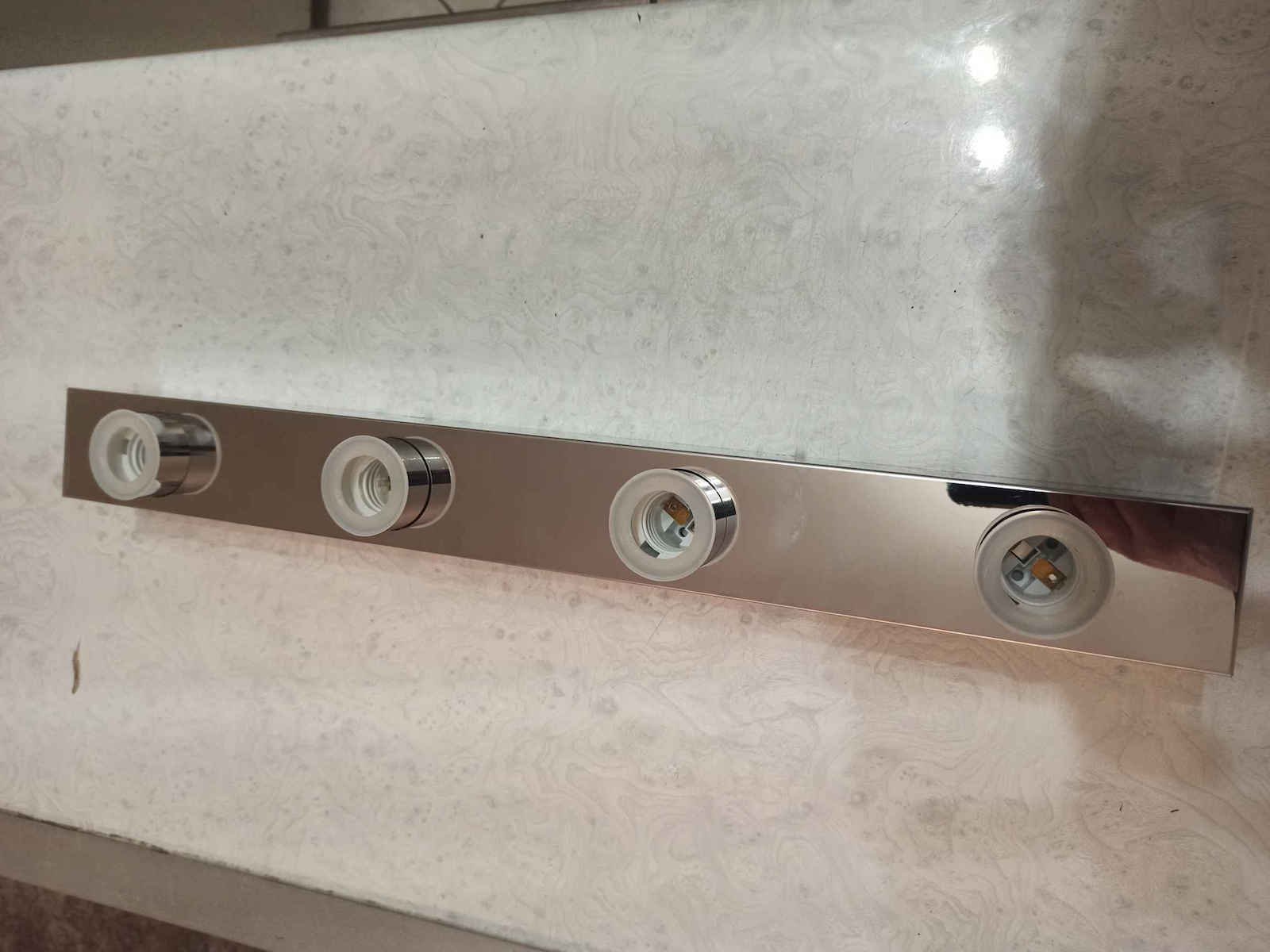 Trio Lighting Μοντέρνο Φωτιστικό Μπάνιου με Ντουί E27 Ασημί 55εκ.