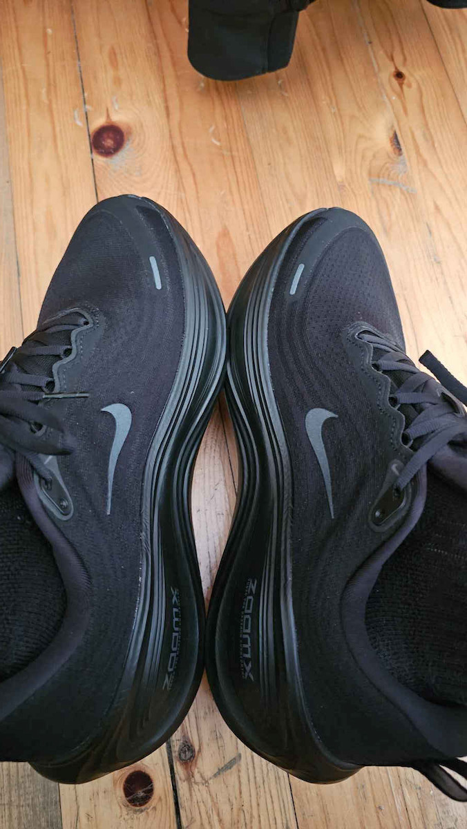 Vomero Plus Ανδρικά Αθλητικά Παπούτσια Running Μαύρο / Cool Grey / Metallic Dark Grey / Λευκό