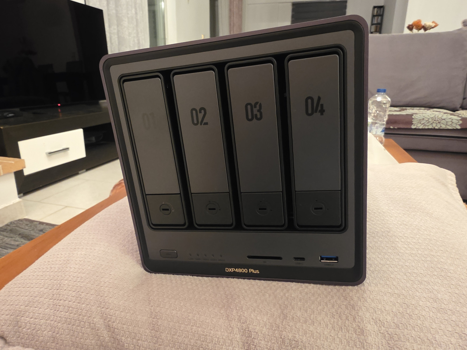 Ugreen DXP4800 Plus NAS Tower με 4 θέσεις για HDD/SSD και 2 θύρες Ethernet