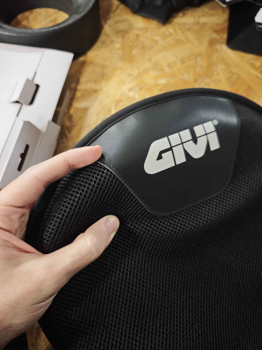 Air Seat Cushion S230 2 Integrated Valves Givi