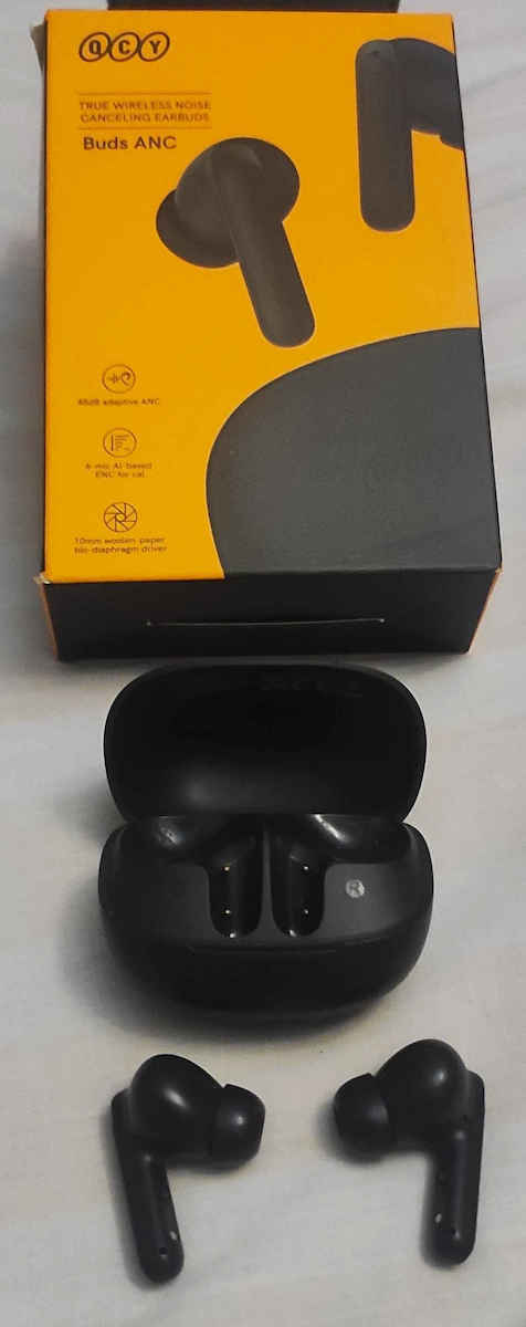 QCY HT15 Buds ANC Bluetooth Handsfree Ακουστικά με Αντοχή στον Ιδρώτα και Θήκη Φόρτισης Μαύρα