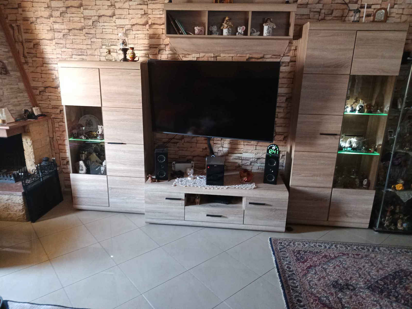 Wohnzimmer TV-Einheit Beige mit Vitrine & Beleuchtung L300xB54xH194cm