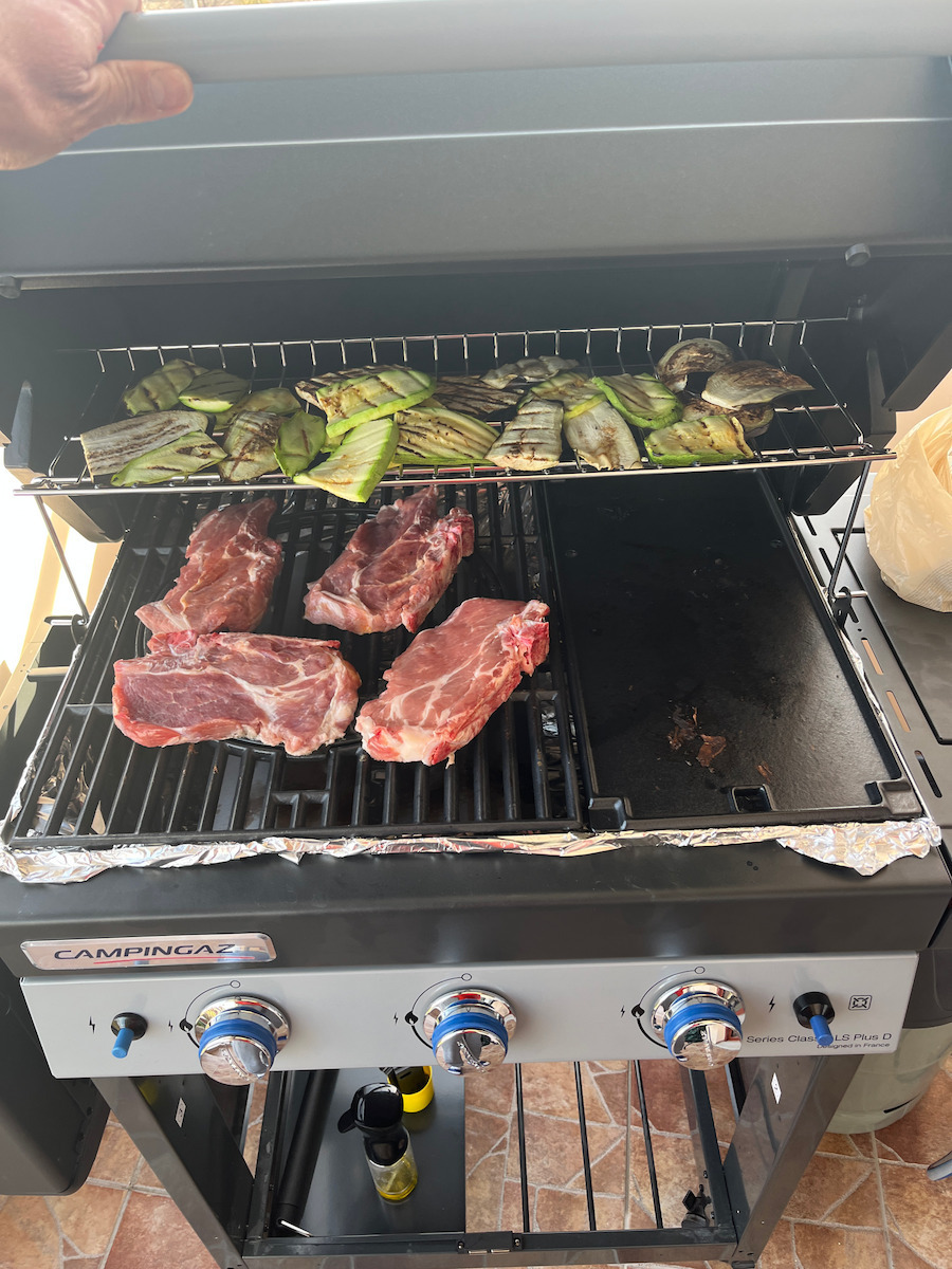 Campingaz Series Classic Gasgrill Rost 61cmx45cmcm mit 3 cm 9.6kW und Seitenbrenner
