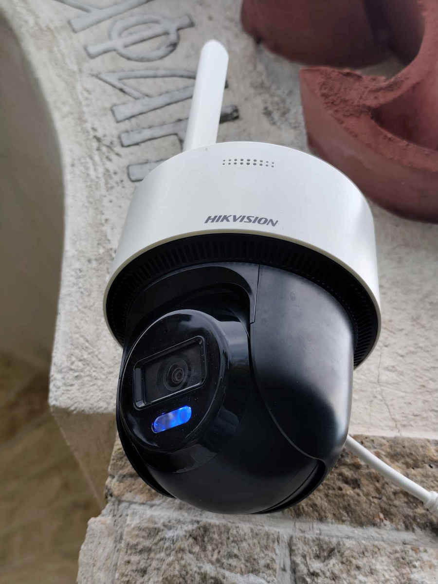Hikvision DS-2DE2C400IWG/W(W) IP Cameră de Supraveghere Wi-Fi Full HD+ 4MP Rezistentă la apă cu Comunicare Bidirecțională și Lentilă 2.8mm