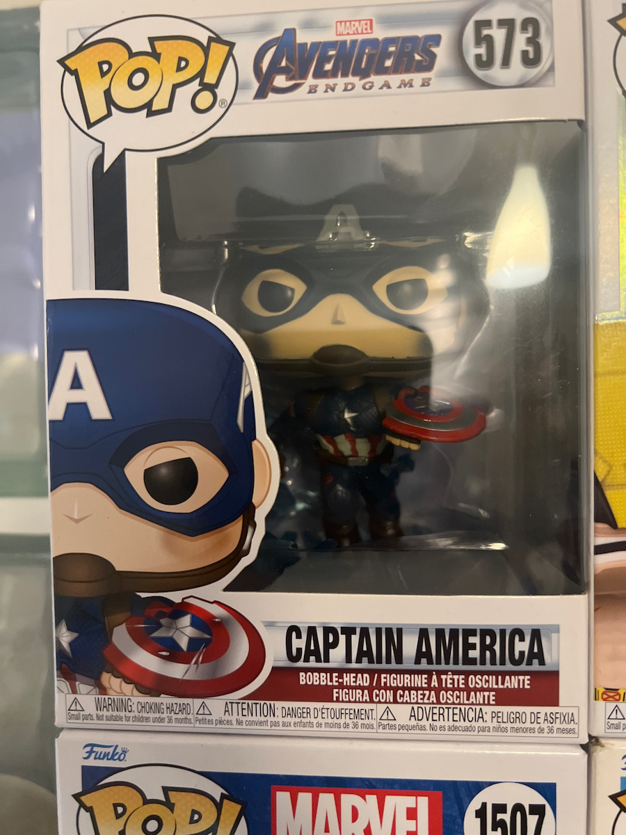 Funko Pop! Marvel: Avengers End Game S4 - Captain America (with Hammer) (Glows in the Dark) (Metallic) (Special Edition) #1198 Bobble-Head Vinyl Figure