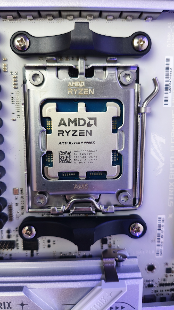 AMD Ryzen 9 9900X 4.4GHz Procesor cu 12 nuclee pentru Socket AM5