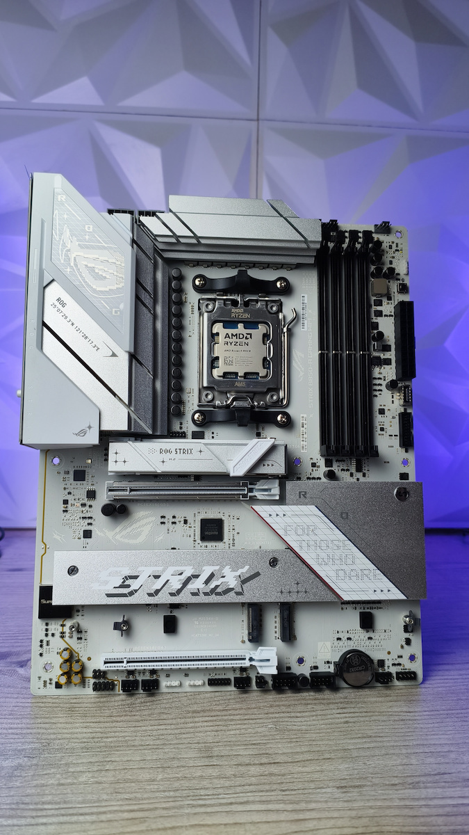 AMD Ryzen 9 9900X 4.4GHz Procesor cu 12 nuclee pentru Socket AM5