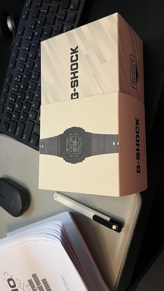 Casio Ψηφιακό Ανδρικό Ρολόι Μπαταρίας με Λευκό Καουτσούκ Λουράκι