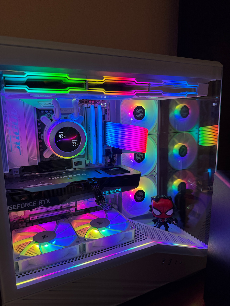 Lian Li Hydroshift II LCD-C 360TL Охлаждане AIO CPU с 3 вентилатора 120mm и RGB осветление бяла