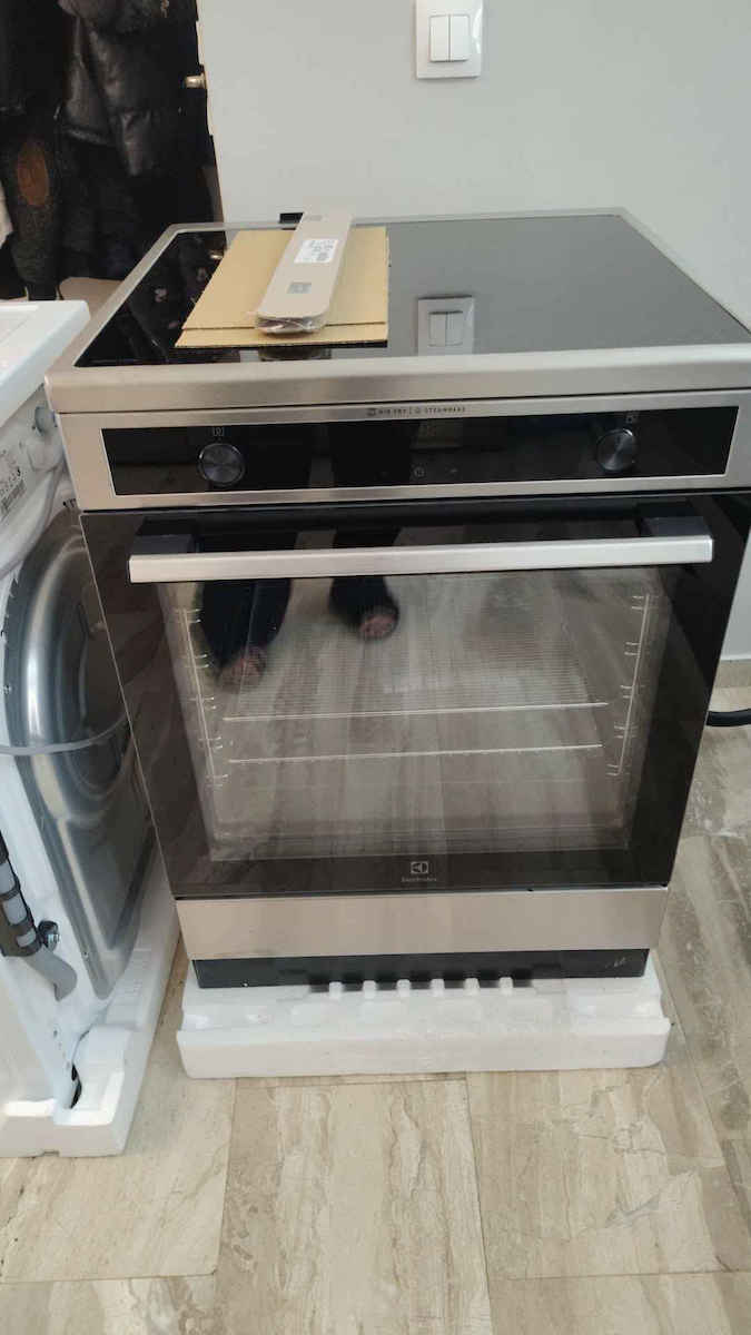 Electrolux Aragaz 73lt cu Plite cu Inducție L59.6cm. Inox