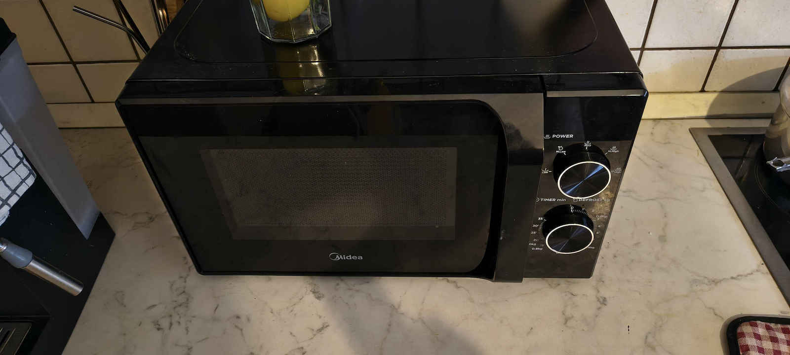 Midea Microwave Oven 20lt White