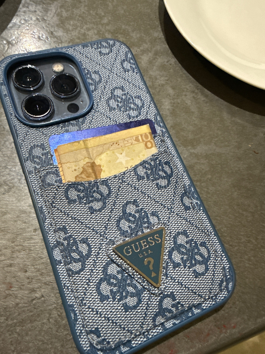 Guess Triangle Logo Cardslot Back Cover Δερματίνης με Υποδοχή για Κάρτες Μαύρο (iPhone 13 Pro)