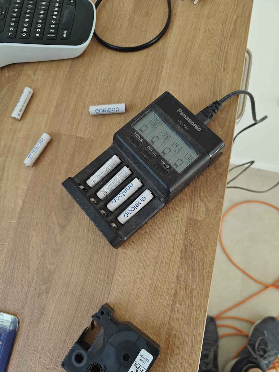 Panasonic Eneloop Professional BQ-CC65 USB Charger 4 Batteries Ni-MH Size AA/AAA