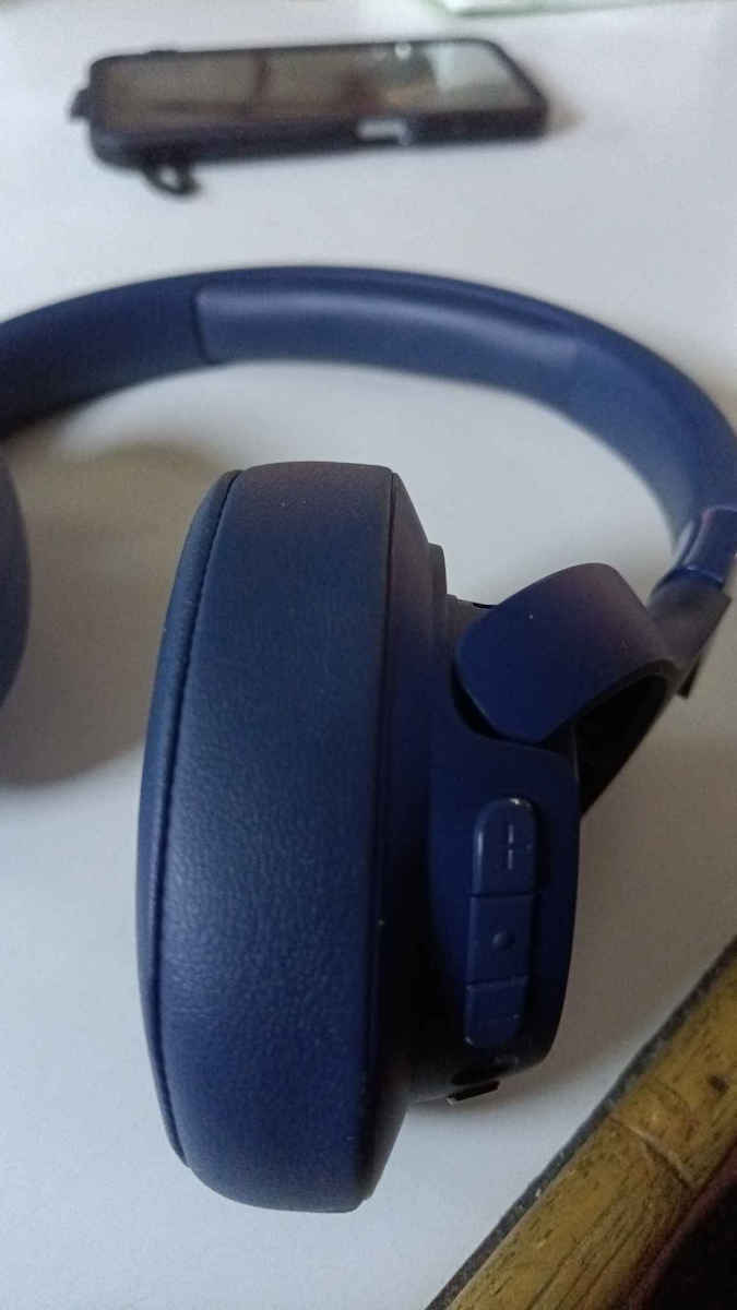 JBL Tune770NC Wireless / Wired Over Ear Headphones with 65 hours of Operation and Quick Charge Black