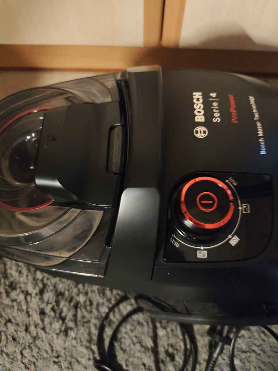 Bosch BGS21POW2 Aspirator 750W cu bol 2lt Neagră