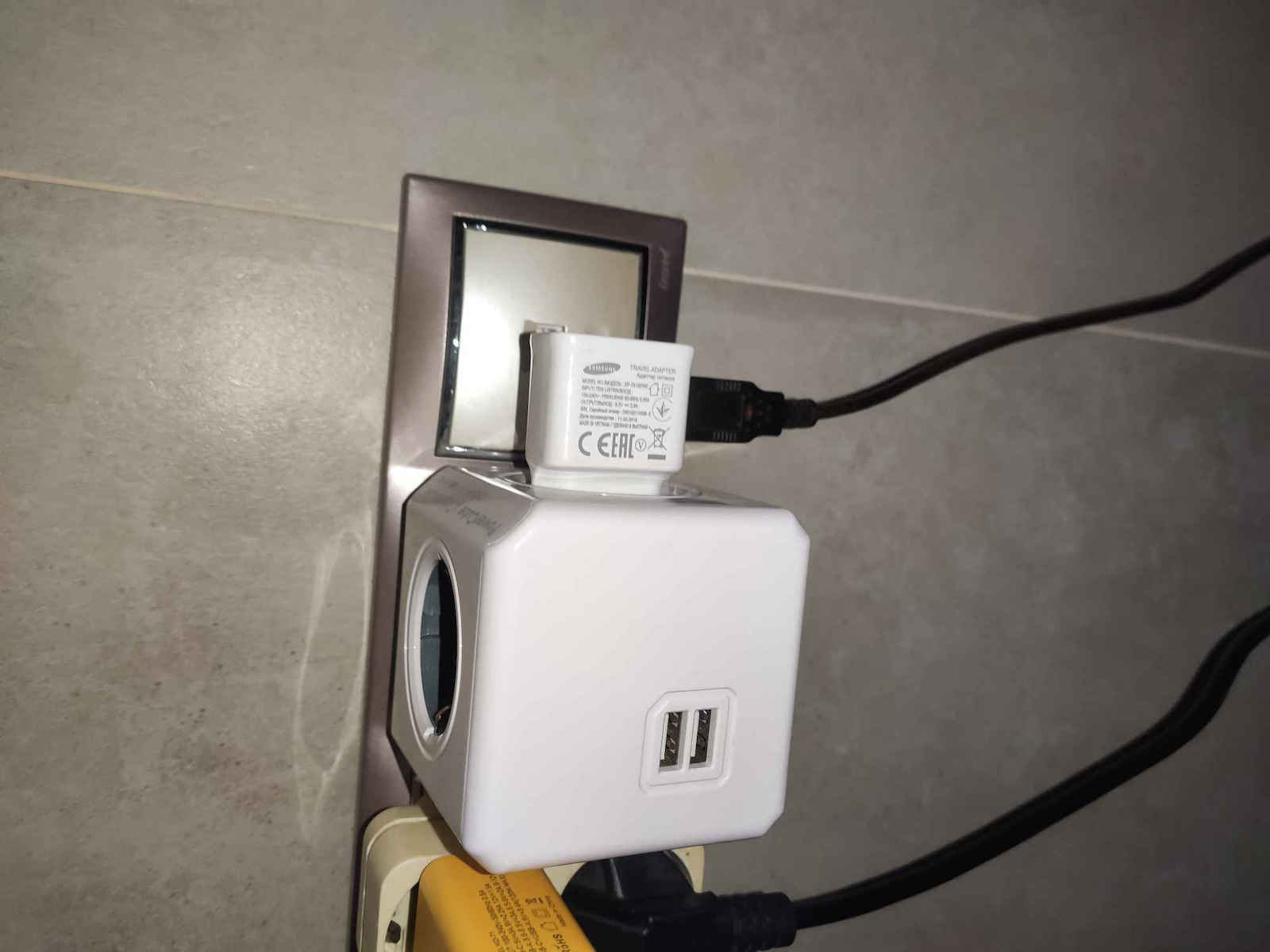 Allocacoc Original PowerCube 4 Positions with 2 USB-A