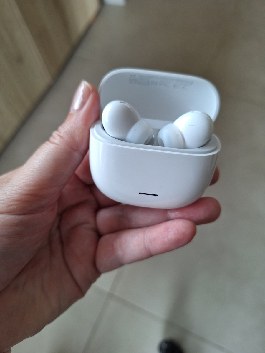 Xiaomi Redmi Buds 8 Lite Bluetooth Handsfree Earphones with Sweat Resistance and Charging Case White