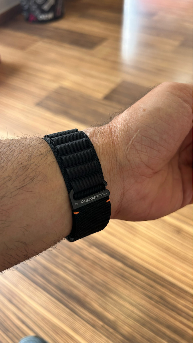 Spigen Wbf1 Strap Fabric Black Orange (Apple Watch 44/45/46/49 mm - Spigen)