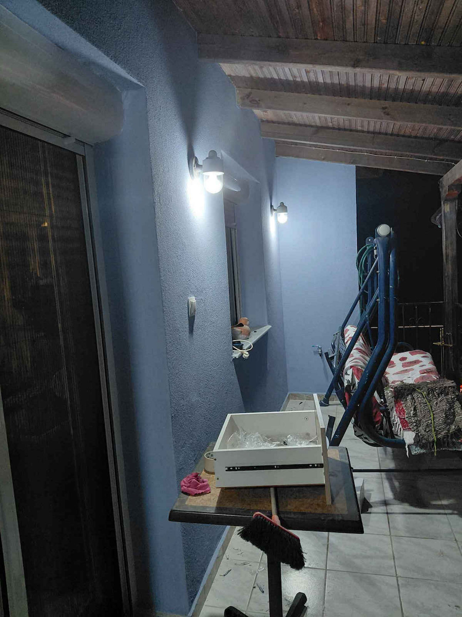 Adeleq Wall-Mounted Outdoor Lantern E27 IP44