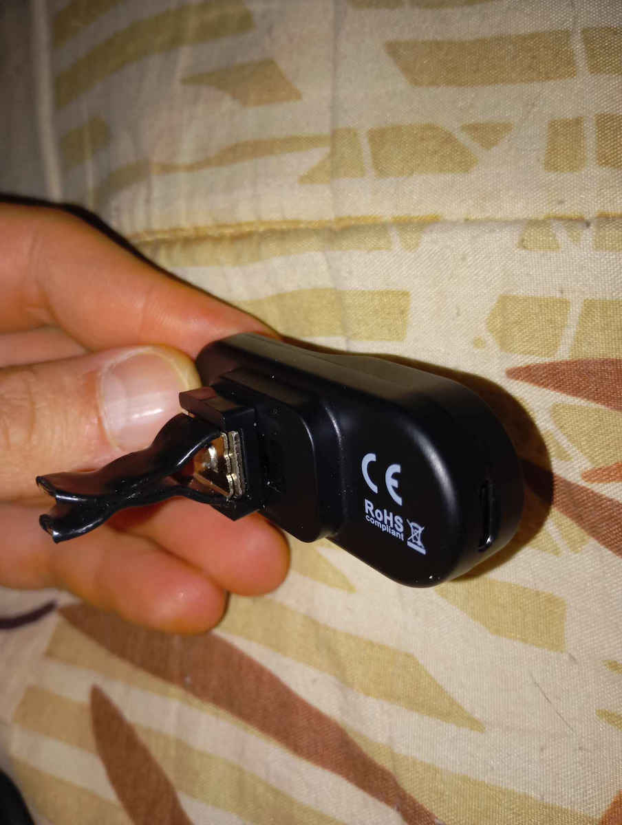 Swissten Dock Earpiece In-ear Bluetooth Handsfree Earphones with Charging Case Black
