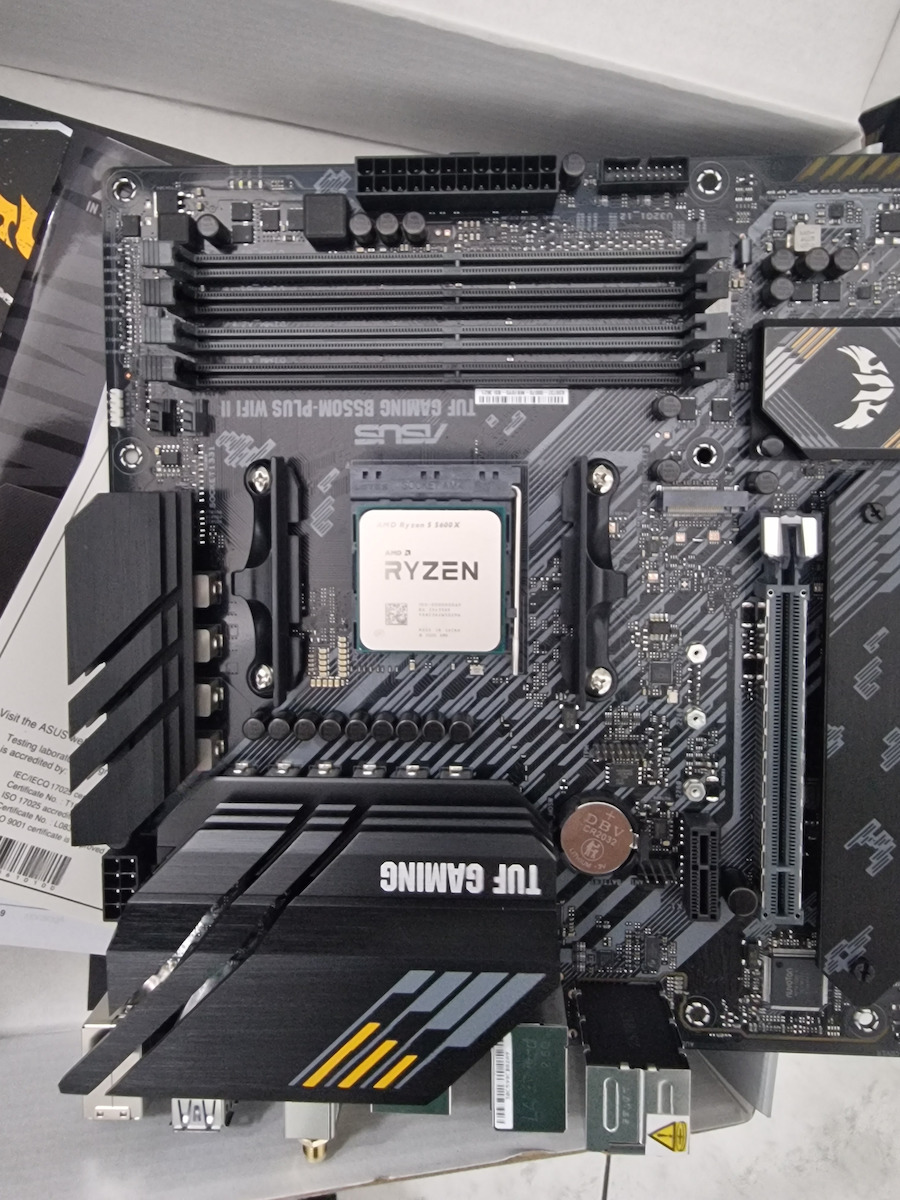 AMD Ryzen 5 5600X 3.7GHz Procesor 6 Nuclee pentru Socket AM4 în