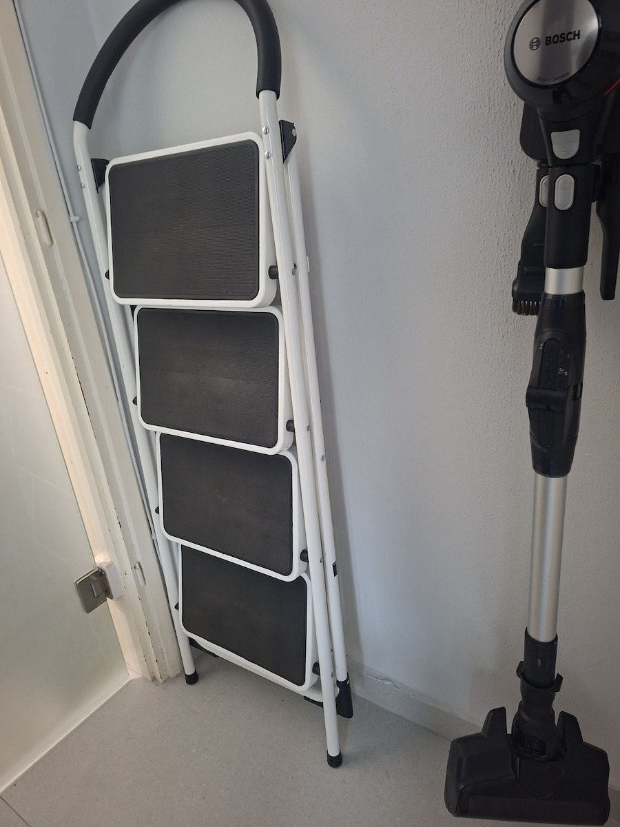 Ladder Iron with 4 Steps
