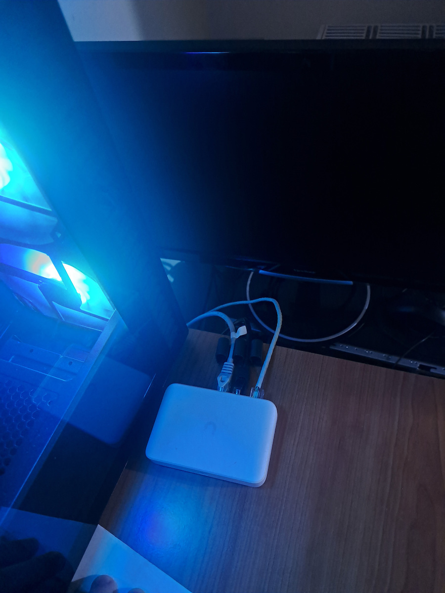 Ubiquiti USW Flex Mini Managed L2 PoE+ Switch with 5 Gigabit (1Gbps) Ethernet Ports