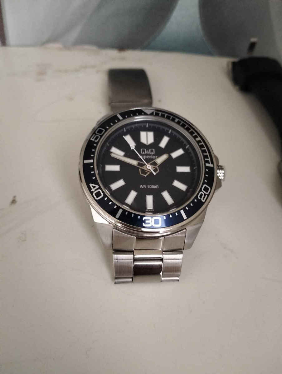 Q&Q Superior Men's Watch 44mm Battery with Silver Metal Bracelet